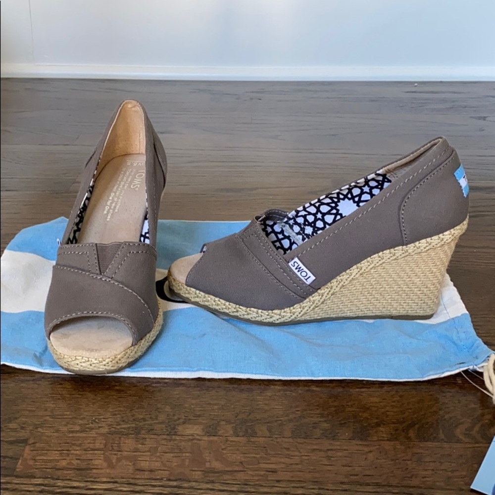 TOMS Espadrille Wedge Sandal - Picture 1 of 6